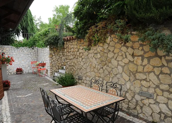 Very Cozy In The Center Of בית הארחה